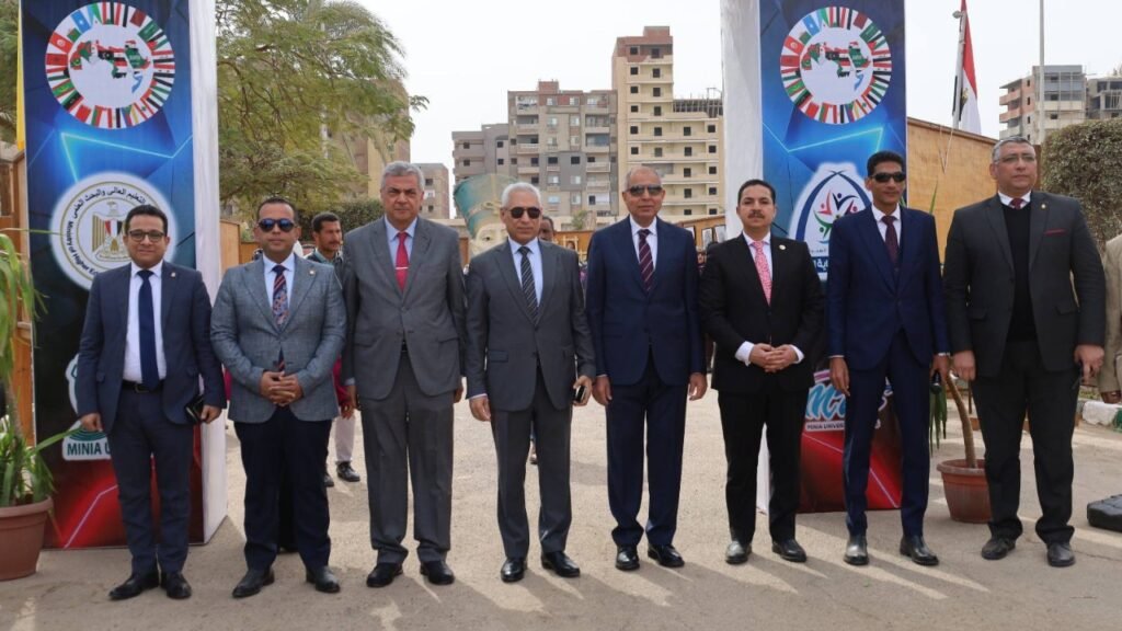 الدكتور عصام فرحات يستعرض إنجازات طلاب جامعة المنيا