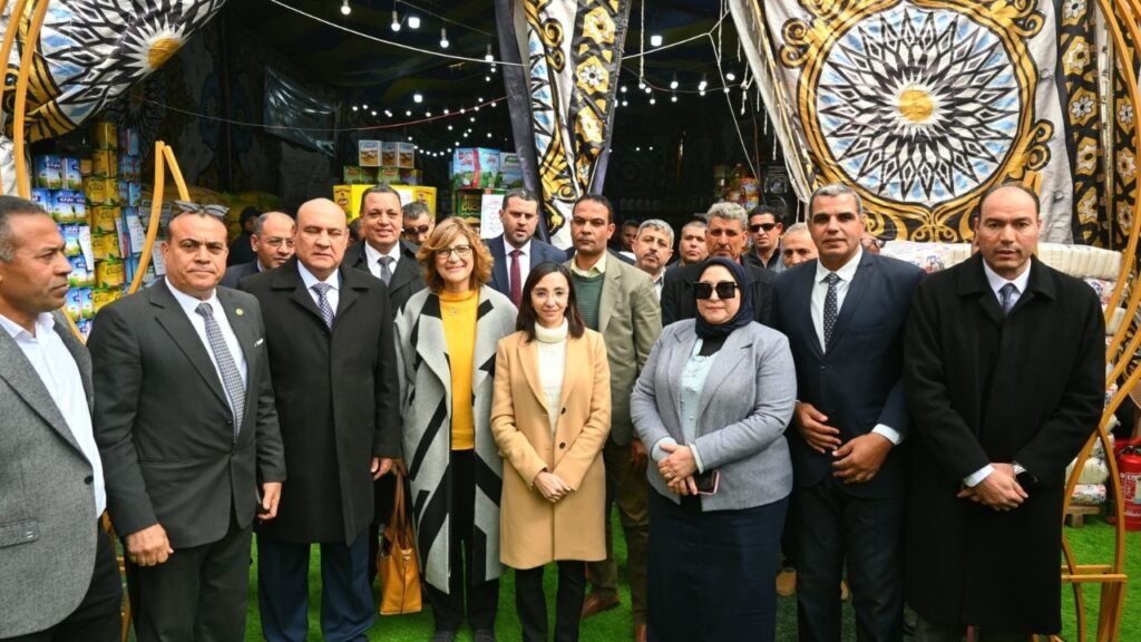 د جاكلين عازر تفتتح معرض 'أهلاً رمضان' أمام كلية اللغة العربية بإيتاي البارود