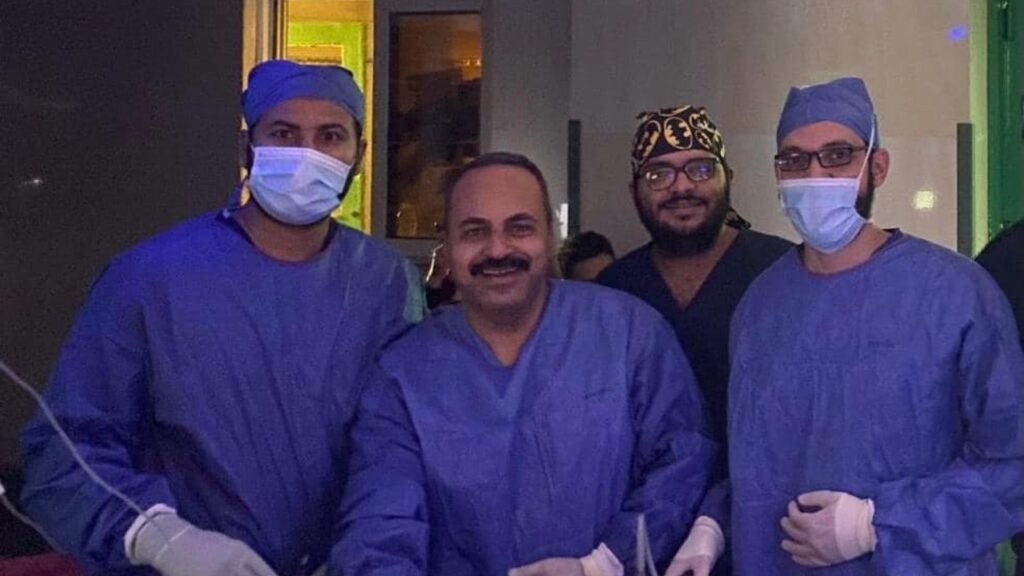 فريق طبي مستشفى سوهاج الجامعي