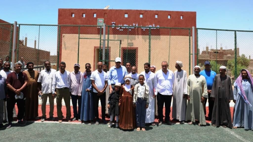 محافظ أسوان يدشن ملعب كرة القدم الجديد بإدفو